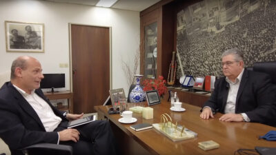 Στιγμιότυπο από τη συνέντευξη που παρέθεσε ο Δ. Κουτσούμπας ΓΓ της ΚΕ του ΚΚΕ στον Πάρη Καρβουνόπουλο και το militaire.gr - 24/2/2021 / Πηγή: YouTube - Militaire.gr