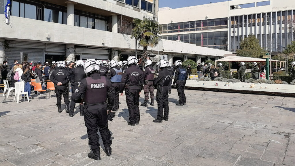 Αστυνομία - Όργιο κρατικής καταστολής στο Αριστοτέλειο Πανεπιστήμιο Θράκης εναντίων φοιτητών που αγωνίζονταν το ασφαλές άνοιγμα των σχολών τους 22/2/2021