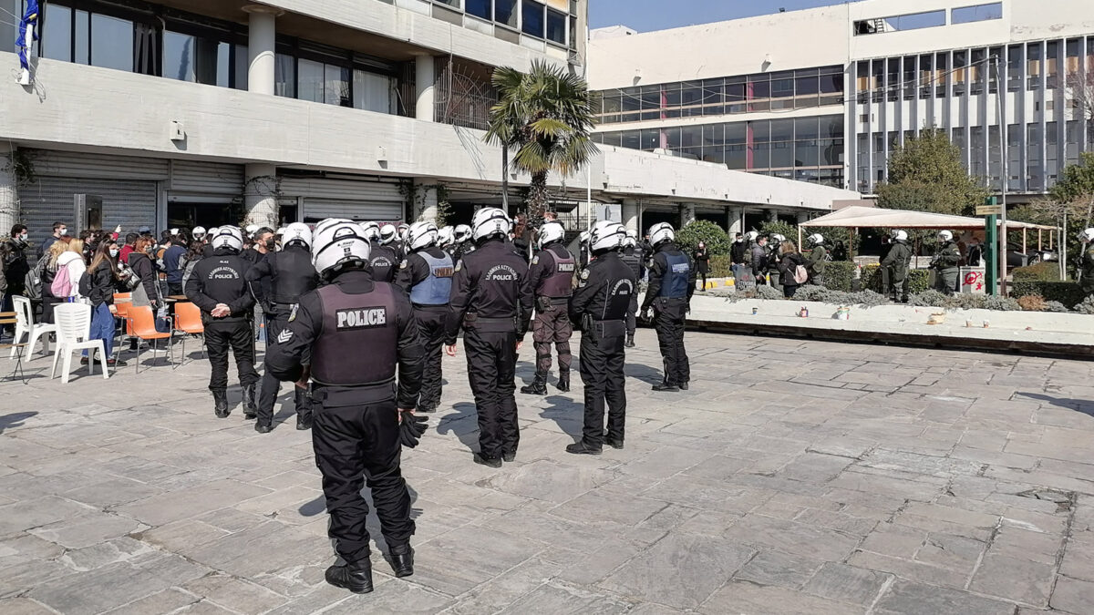 Όργιο κρατικής καταστολής στο Αριστοτέλειο Πανεπιστήμιο Θεσσαλονίκης εναντίων φοιτητών που αγωνίζονταν το ασφαλές άνοιγμα των σχολών τους 22/2/2021