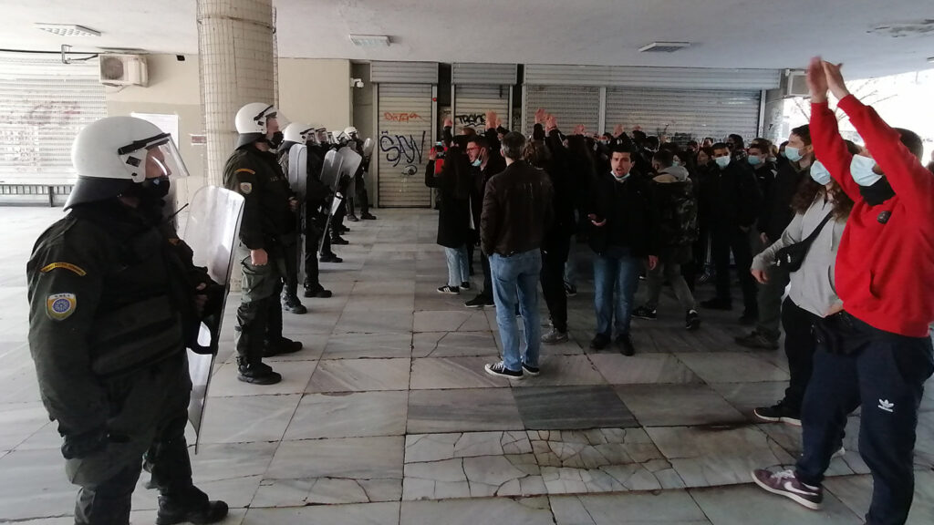 Αστυνομία - Όργιο κρατικής καταστολής στο Αριστοτέλειο Πανεπιστήμιο Θράκης εναντίων φοιτητών που αγωνίζονταν το ασφαλές άνοιγμα των σχολών τους 22/2/2021