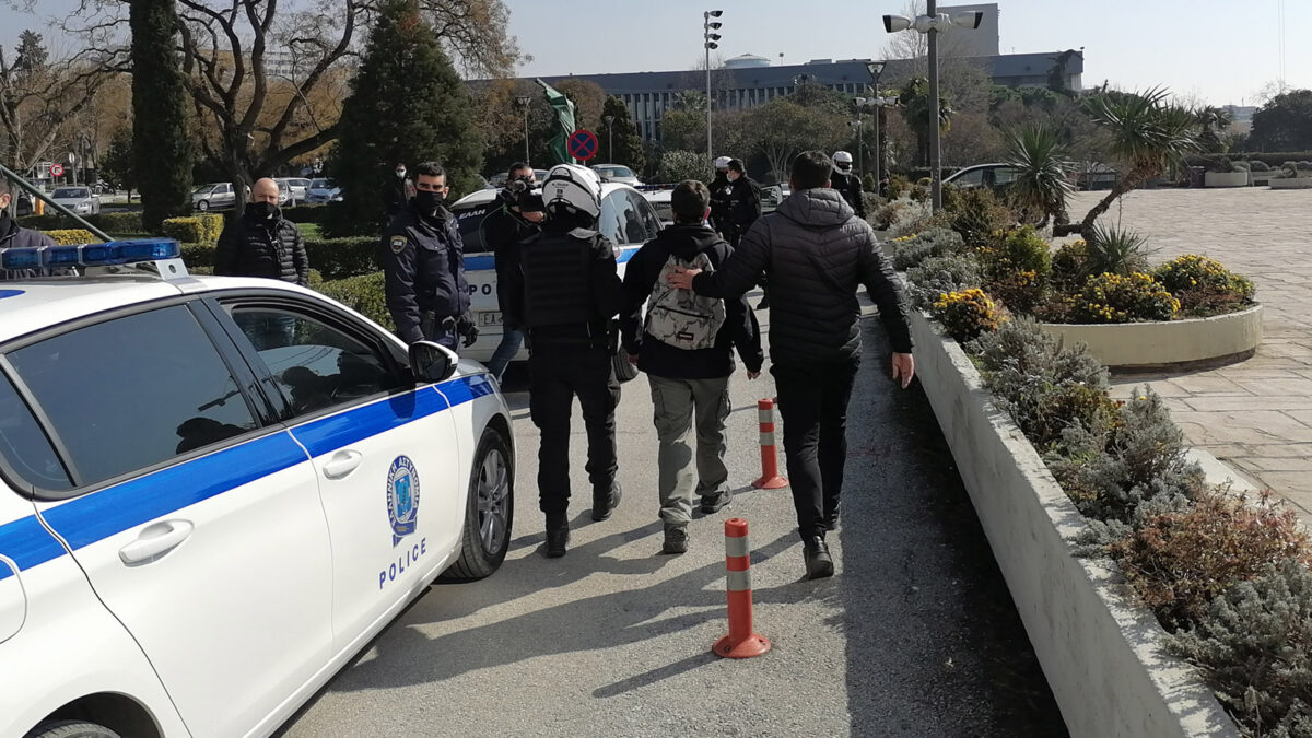 Όργιο κρατικής καταστολής στο Αριστοτέλειο Πανεπιστήμιο Θεσσαλονίκης εναντίων φοιτητών που αγωνίζονταν το ασφαλές άνοιγμα των σχολών τους 22/2/2021