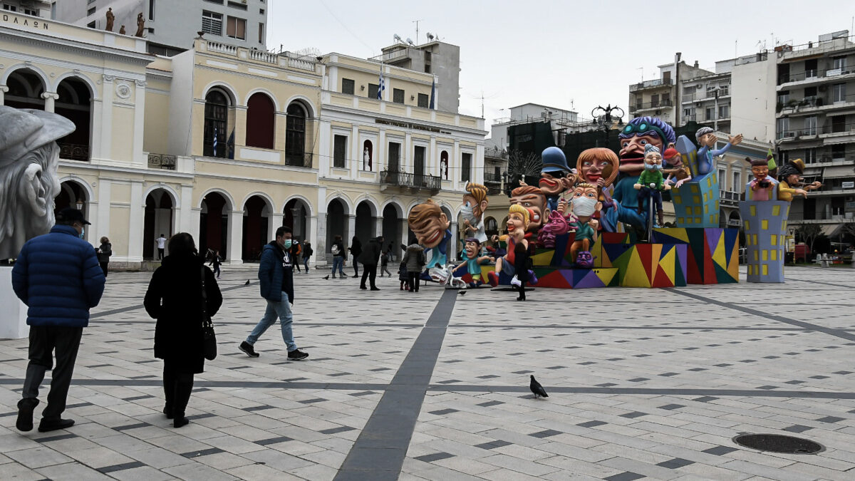 Η Πάτρα στολισμένη για το Πατρινό Καρναβάλι του 2021
