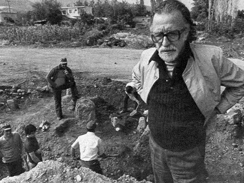Αρχαιολογία - Ανασκαφές - Μανώλης Ανδρόνικος - ανάκτορο της Βεργίνας