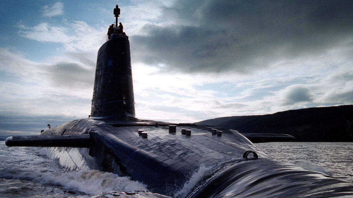 Μ. Βρετανία - Πυρηνοκίνητο Υποβρύχιο του Πολεμικού Ναυτικού του Ηνωμένου Βασιλείου (HMS Victorious) που φέρει διηπειρωτικούς πυραύλους με πυρηνικές κεφαλές