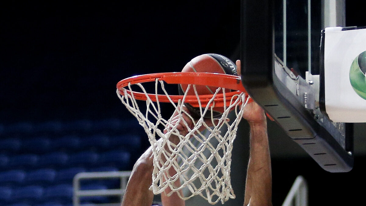 Μπάσκετ - καλάθι - μπάλα - κάρφωμα