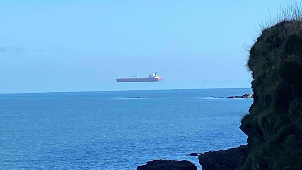 "Ιπτάμενο πλοίο" στα ανοικτά της Αγγλίας
