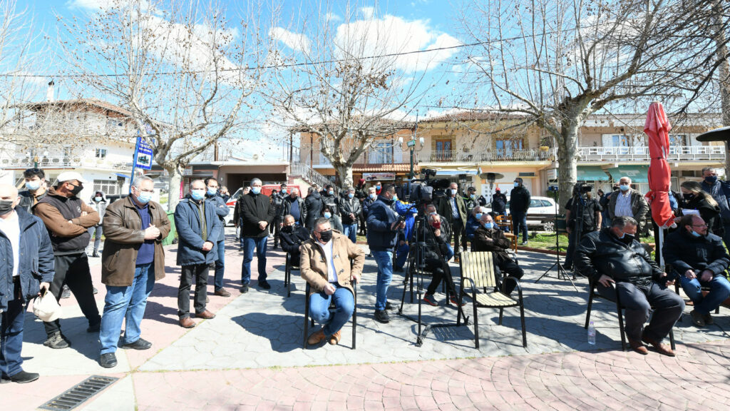 Ο Δημήτρης Κουτσούμπας, ΓΓ της ΚΕ του ΚΚΕ επισκέπτεται τις πληγείσες από το σεισμό περιοχές της Λάρισας - 17/3/2021