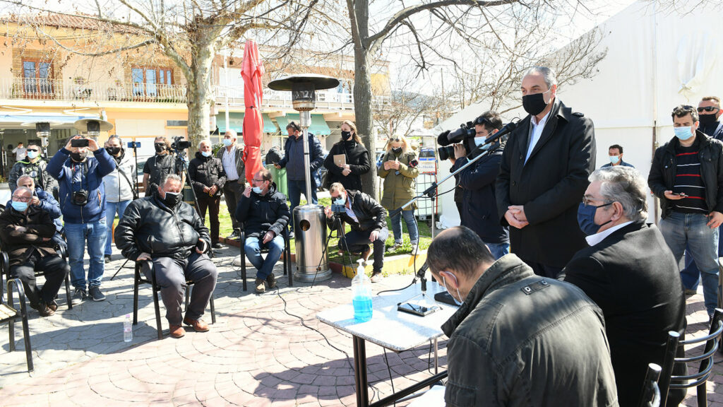 Ο Δημήτρης Κουτσούμπας, ΓΓ της ΚΕ του ΚΚΕ επισκέπτεται τις πληγείσες από το σεισμό περιοχές της Λάρισας - 17/3/2021