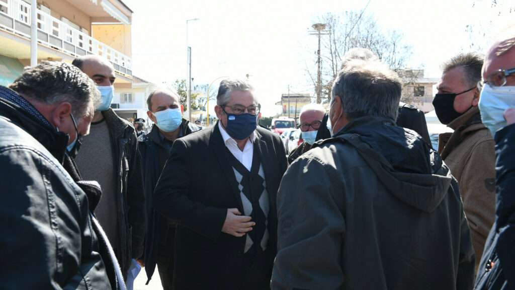 Ο Δημήτρης Κουτσούμπας, ΓΓ της ΚΕ του ΚΚΕ επισκέπτεται τις πληγείσες από το σεισμό περιοχές της Λάρισας - 17/3/2021