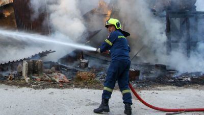Πυρκαγιά σε αποθήκη στη Ραφήνα - 10/3/2021