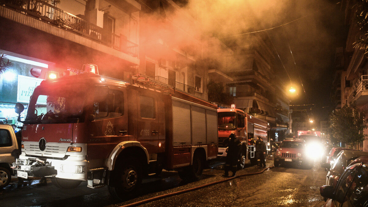 Επέμβαση πυροσβεστών σε πυρκαγιά στο Παγκράτι - 20-2-2021