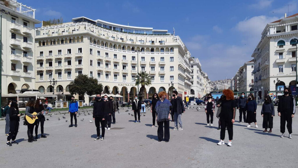 #artattack: Συγκέντρωση διαμαρτυρίας καλλιτεχνών και σπουδαστές δραματικών σχολών στη Θεσσαλονίκη