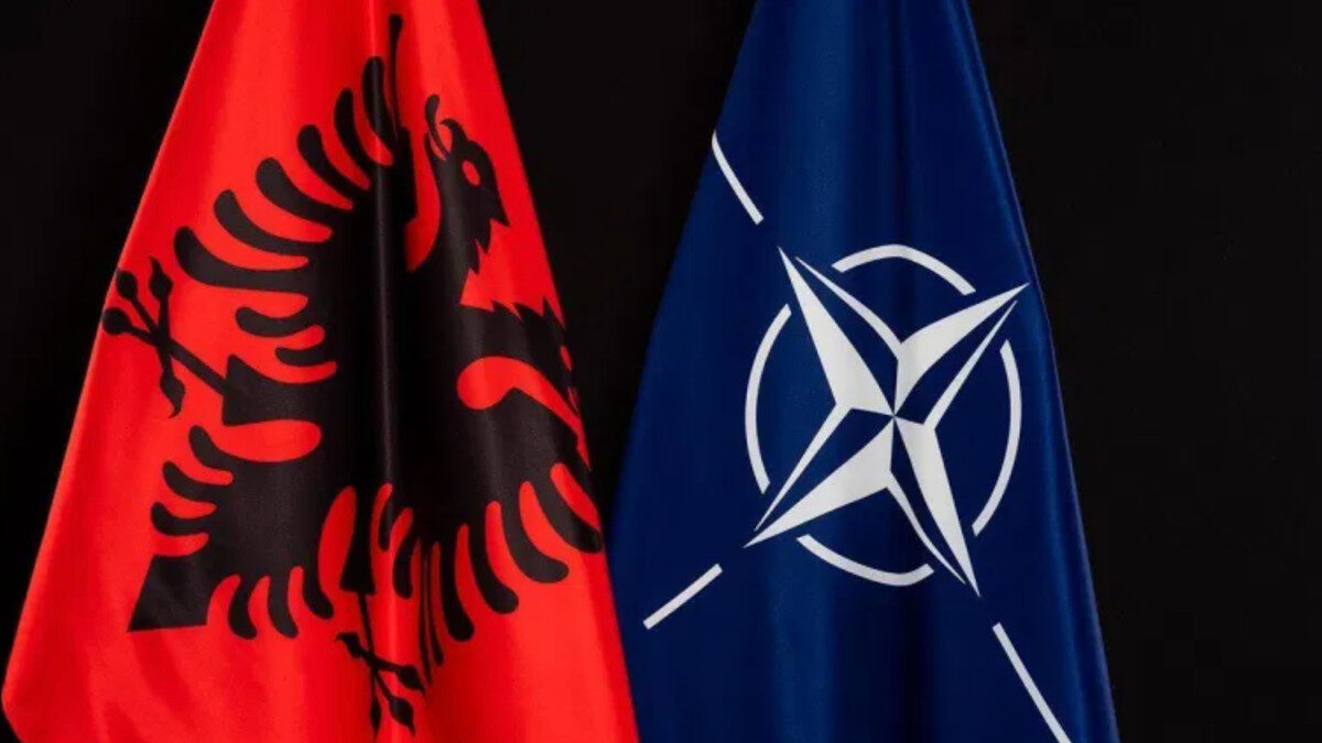 Η Αλβανία στο ΝΑΤΟ - Σημαίες