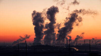 Βιομηχανική μόλυνση περιβάλλοντος