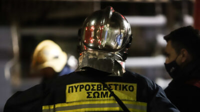 Πυροσβεστικό Σώμα - Πυρκαγιά σε εγκαταλελειμμένο κτίριο στην πλατεία Καραϊσκάκη - Αθήνα, Απρίλιος 2021