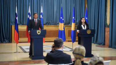 Ο Πρόεδρος της Σλοβενίας Borut Pahor με την πρόεδρο του Κοσσυφοπεδίου Vjosa Osmani Συνόδου Κορυφής Brdo-Brijuni