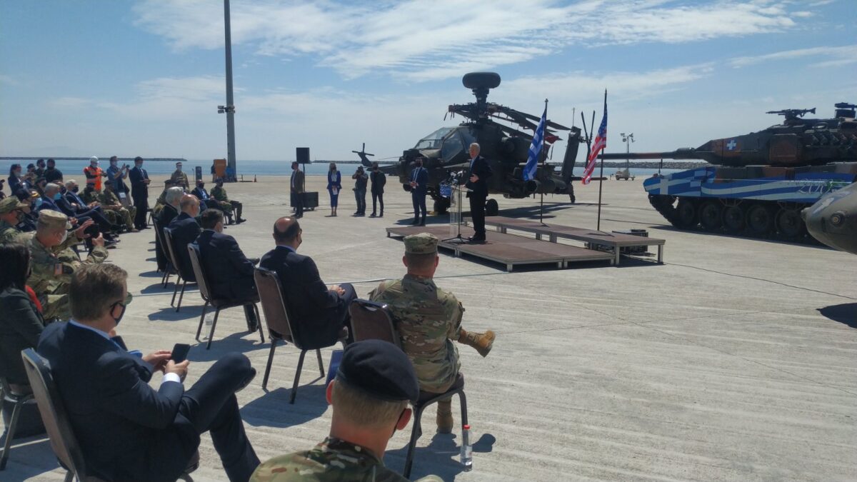 Ο Αμερικανός Πρέσβης, Τζ. Πάιατ στο λιμάνι της Αλεξανδρούπολης