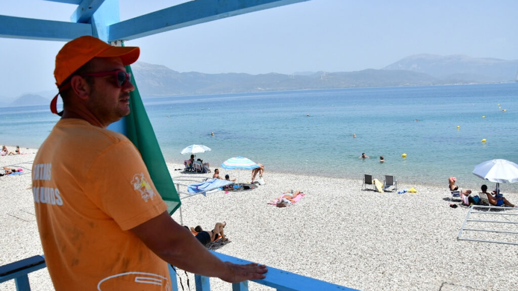 Ναυαγοσώστες σε παραλίες της Πάτρας