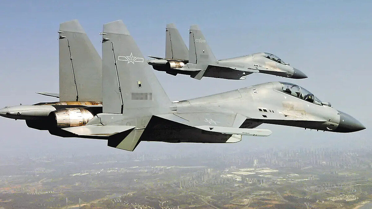 Βομβαρδιστικά πολλαπλών ρόλων J-16 της Πολεμικής Αεροπορίας της Κίνας