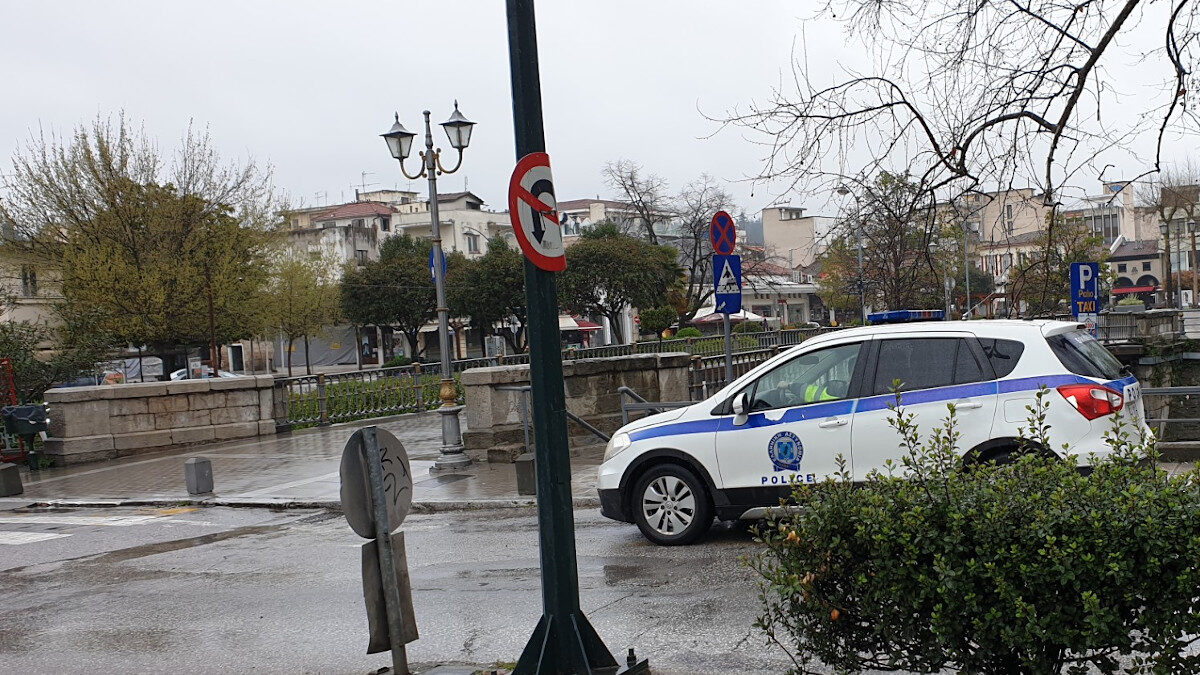 Περιπολικό της Αστυνομίας στο κέντρο των Τρικάλων