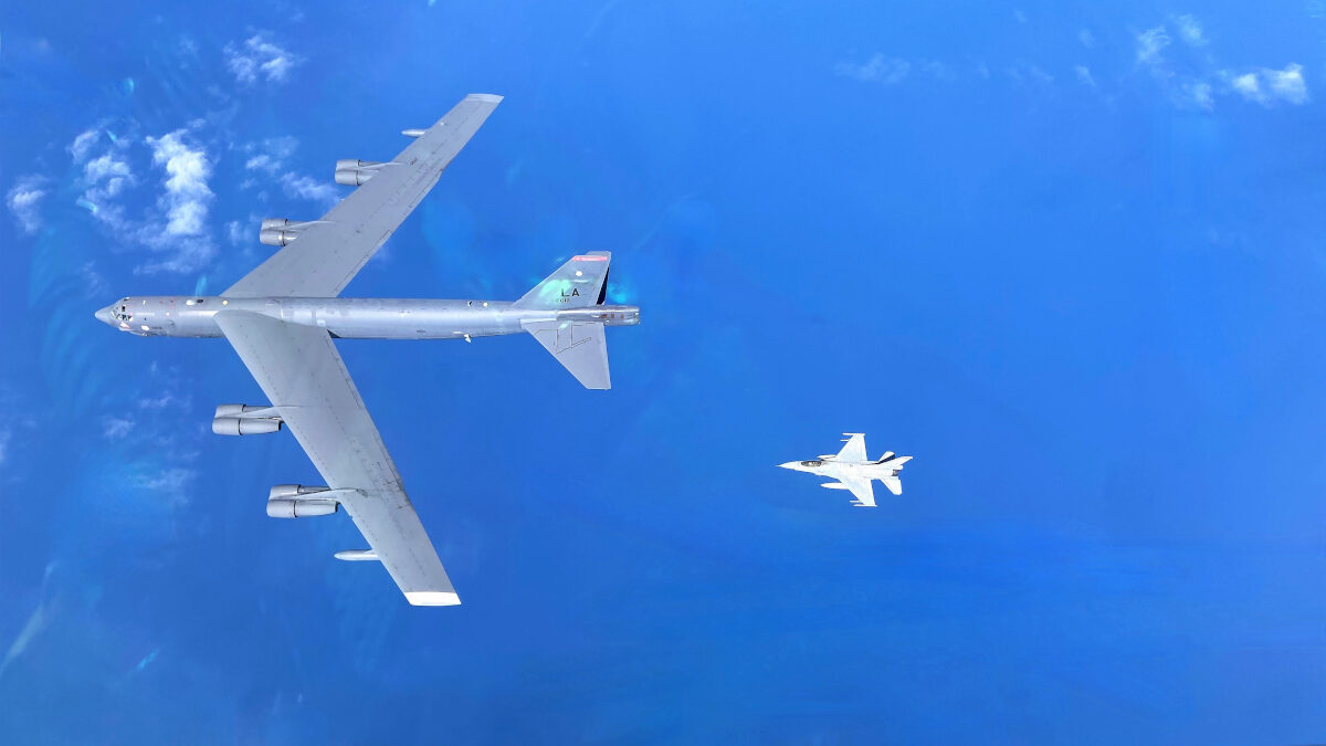 «SPARTAN SWORD» Συνοδία κι εκπαίδευση μεταξύ της Πολεμικής Αεροπορίας (F-16) και ενός Στρατηγικού Βομβαρδιστικού αεροσκάφους Β-52 των ΗΠΑ, 16/6/21