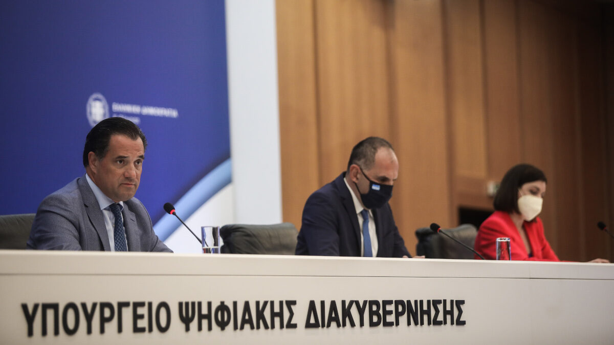 Κοινή συνέντευξη Τύπου από τον Υπουργό Επικρατείας Γιώργο Γεραπετρίτη και τον Υπουργό Ανάπτυξης και Επενδύσεων 'Αδωνι Γεωργιάδη, με αντικείμενο το πλαίσιο λειτουργίας υπηρεσιών ψυχαγωγίας για εμβολιασμένους και μη, Τρίτη 29 Ιουνίου 2021.
