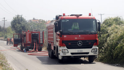 Πυροσβεστική - Πυρκαγιά σε χόρτα και λάστιχα πίσω από το αμαξοστάσιο του ΟΑΣΘ στην Ανατολική Θεσσαλονίκη - Ιούνιος 2021