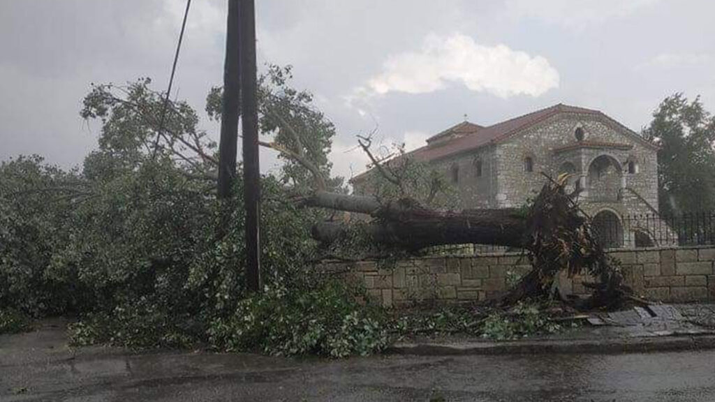 Παλαμάς Καρδίτσας: Ισχυρό μπουρίνι - Μεγάλες καταστροφές