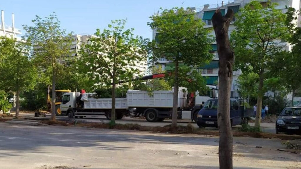Περιβάλλον - Καταστροφή του πάρκου στην οδό Ιακωβάτων, Κάτω Πατησίων από τη δημοτική αρχή Αθηναίων