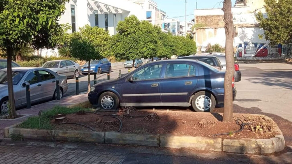 Περιβάλλον - Καταστροφή του πάρκου στην οδό Ιακωβάτων, Κάτω Πατησίων από τη δημοτική αρχή Αθηναίων