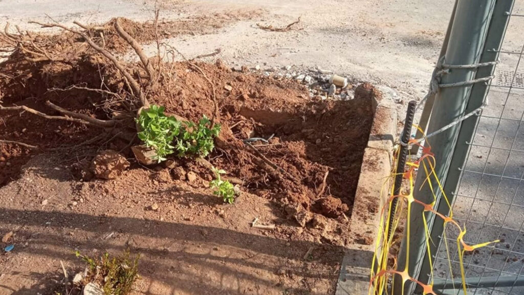 Περιβάλλον - Καταστροφή του πάρκου στην οδό Ιακωβάτων, Κάτω Πατησίων από τη δημοτική αρχή Αθηναίων