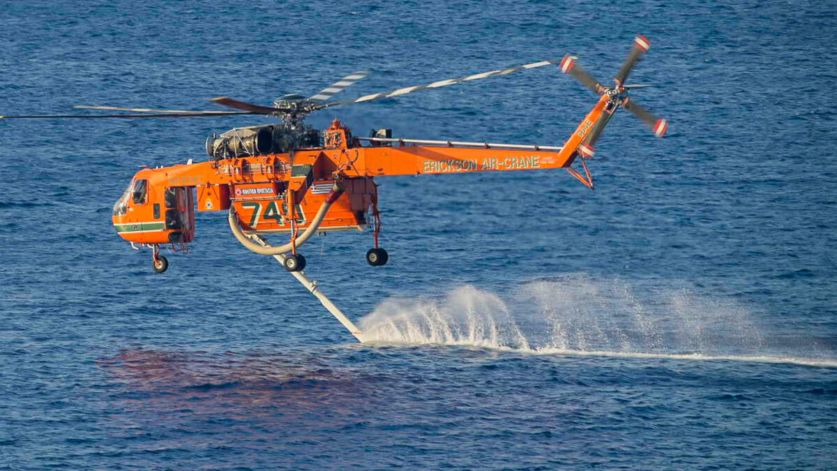 Πυρκαγιά σε δασική έκταση στην Σάμο. Μεγάλη επιχείρηση της πυροσβεστικής με επίγειες και εναέριες δυνάμεις, Πέμπτη 15 Ιουλίου 2021