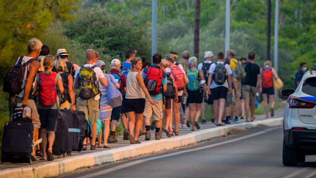 Πυρκαγιά σε δασική έκταση στην Σάμο. Μεγάλη επιχείρηση της πυροσβεστικής με επίγειες και εναέριες δυνάμεις, Πέμπτη 15 Ιουλίου 2021