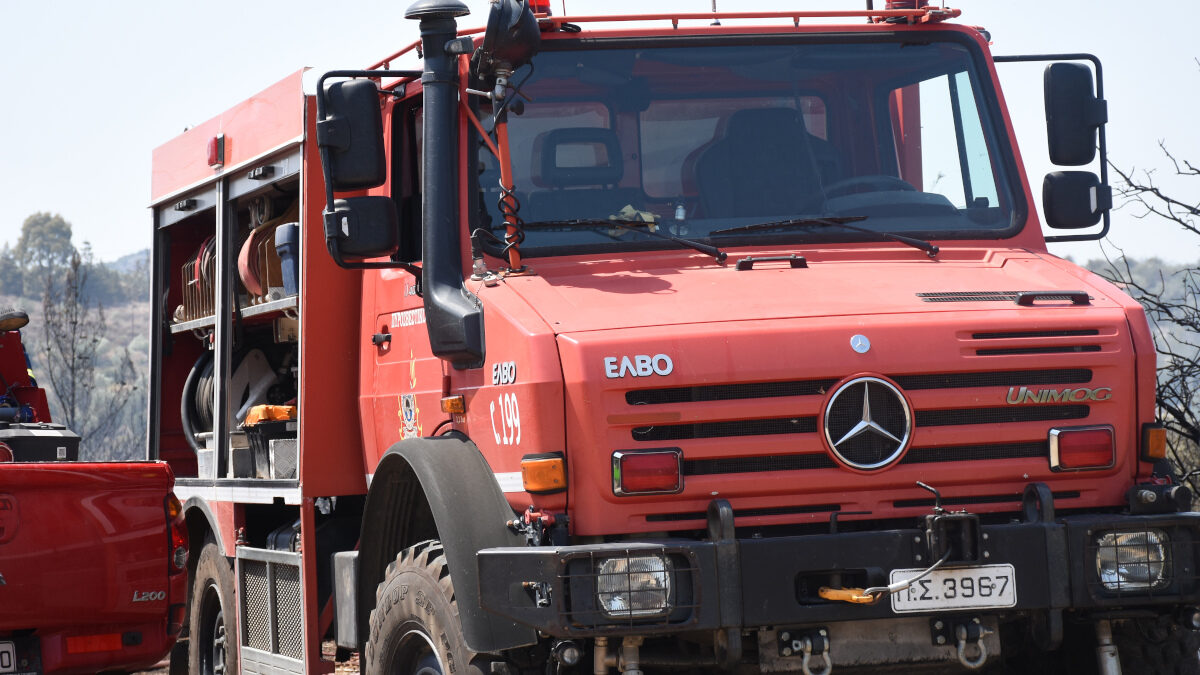 Πυροσβεστική - Πυρκαγιά στο Τολό, Αργολίδας στην περιοχή του Ζορμπά, κοντά σε κατοικημένη περιοχή