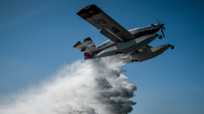 Πυροσβεστική / Υδροπλάνο / Πυροσβεστικό Αεροπλάνο / Ρίψη νερού / Φωτιά σε δασική έκταση στον Βαρνάβα Αττικής. Σάββατο 10 Ιουλίου 2021