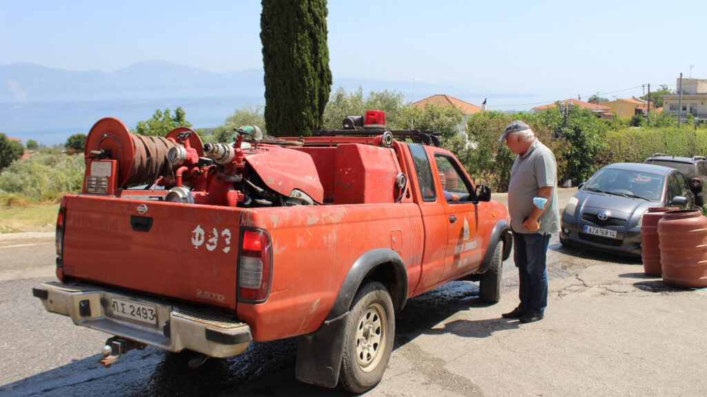 Από την περιοδεία του ΚΚΕ στις πληγείσες περιοχές της Αιγιάλειας