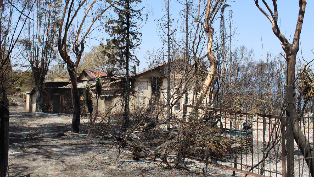 Από την περιοδεία του ΚΚΕ στις πληγείσες περιοχές της Αιγιάλειας