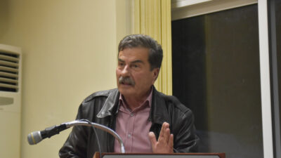 Κώστας Δρόσος, μέλος της ΤΕ Αιτωλοακαρνανίας του ΚΚΕ, παρασημοφορημένος με το «Μετάλλιο Εξαιρέτων Πράξεων» για τη δράση του στην Κύπρο τις μέρες της τουρκικής εισβολής το 1974