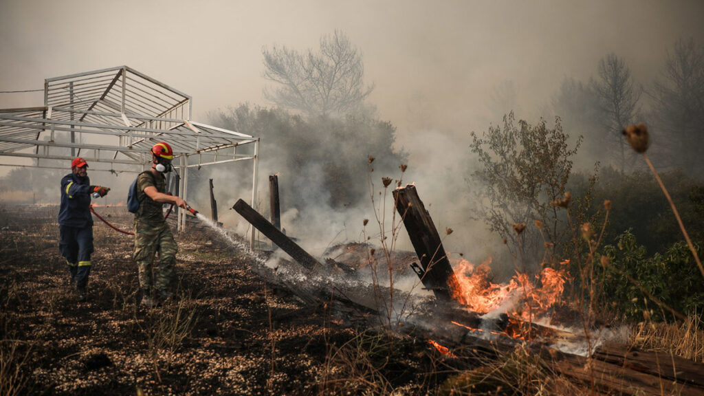 μεγάλυ πυρκαγιά στην Βαρυμπόμπη