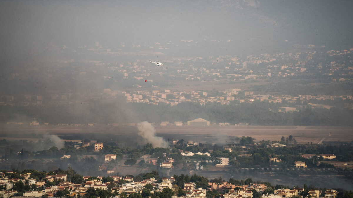 Αποπνικτική η ατμόσφαιρα στο μεγαλύτερο μέρος του λεκανοπεδίου Αττικής από την πυρκαγιά στην Βαρυμπόμπη 4/8/21