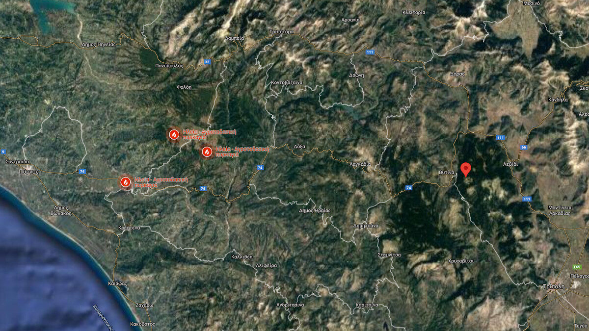 Χάρτης της Κεντροανατολικής Πελοποννήσου με τις περιοχές που καίει η πυρκαγιά που ξεκίνησε από την Ηλεία και προχωρά ανεξέλεγκτη προς το Μαίναλο - Αύγουστος 2021