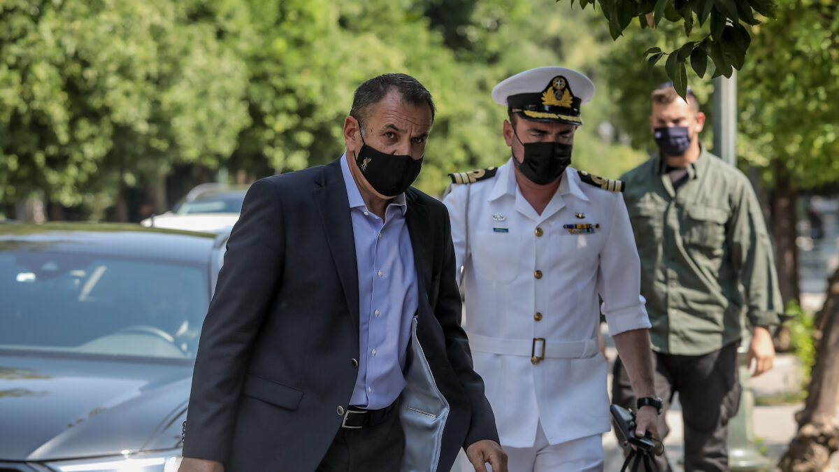 Ο Υπουργός Άμυνας Νίκος Παναγιωτόπουλος προσέρχεται για την πεκτακτη συνεδρίαση του ΚΥΣΕΑ για το Αφγανιστάν, 18-08-21