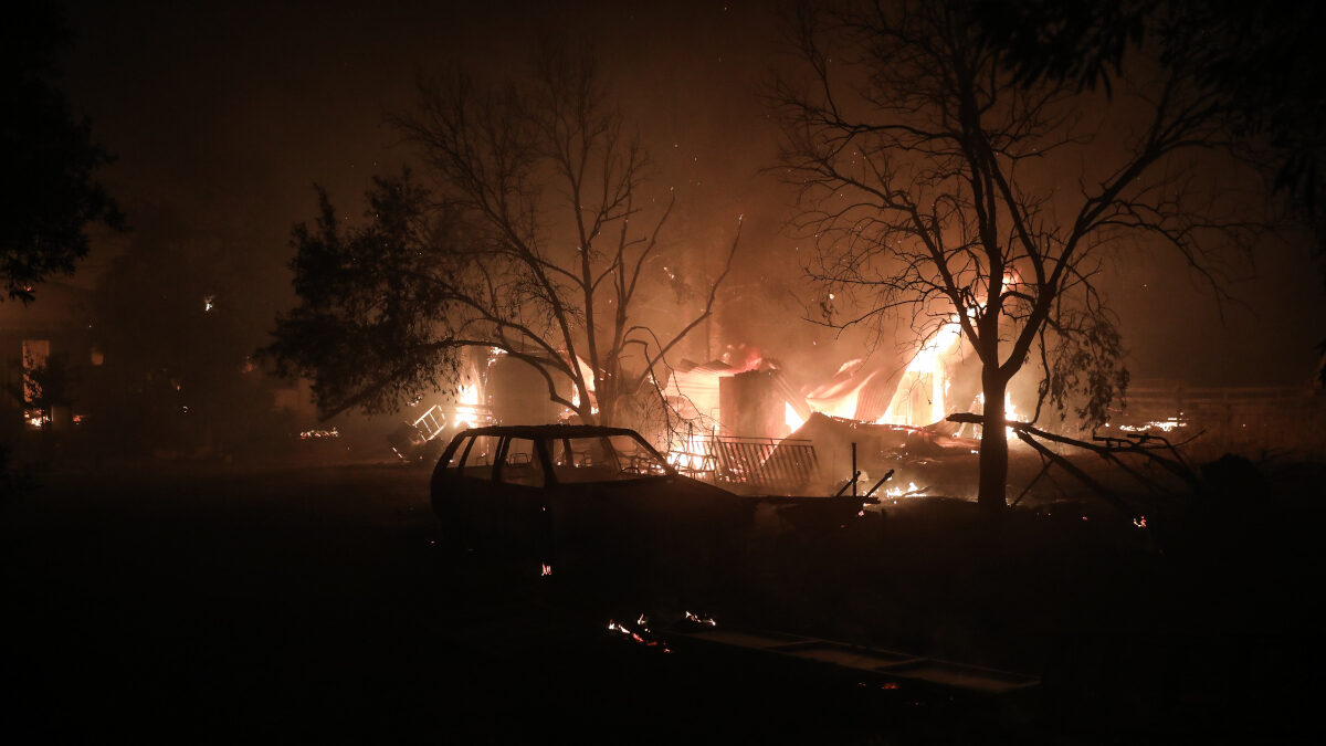 Πυρκαγιά στη Βαρυμπόμπη - Πυροσβεστική