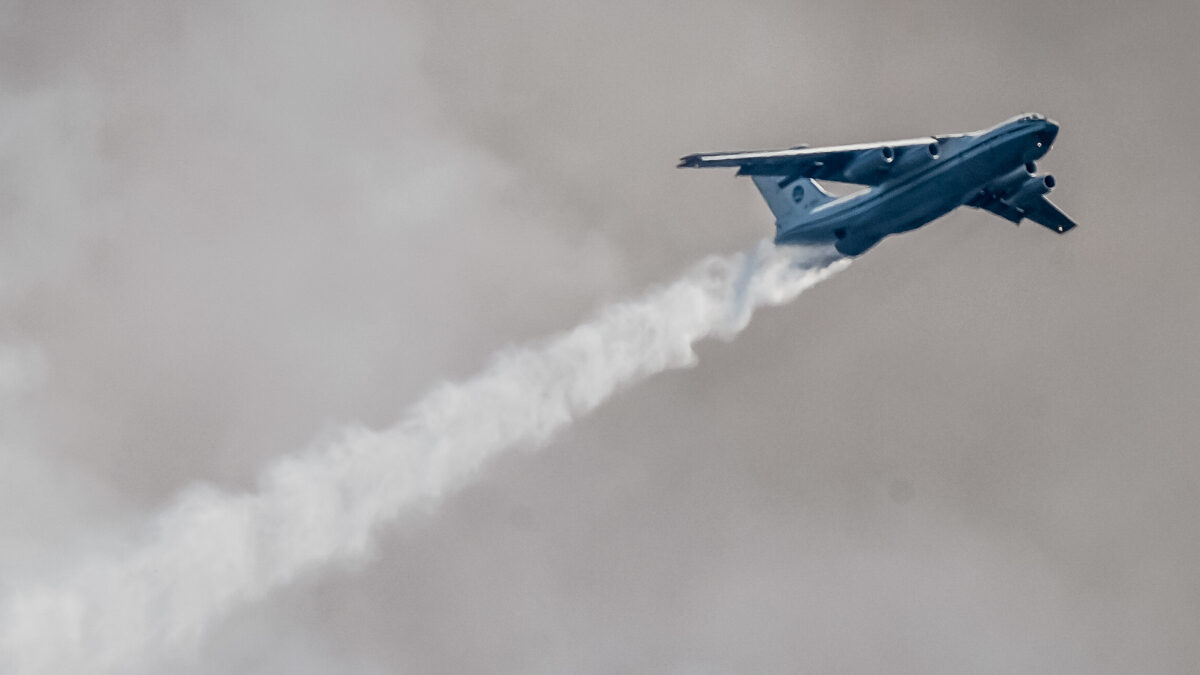 Πυροσβεστικό Ιλιούσιν (IL-76) επιχειρεί στην πυρκαγιά στα Βίλια, Αττικής - 17/8/2021