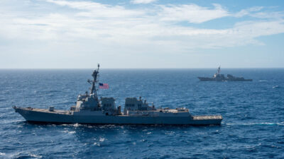 Αμερικανικό Πολεμικό Ναυτικό: USS Thomas Hudner and USS Forrest Sherman