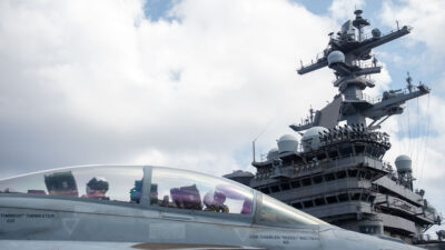 Το αμερικανικό αεροπλανοφόρο USS Carl Vinson