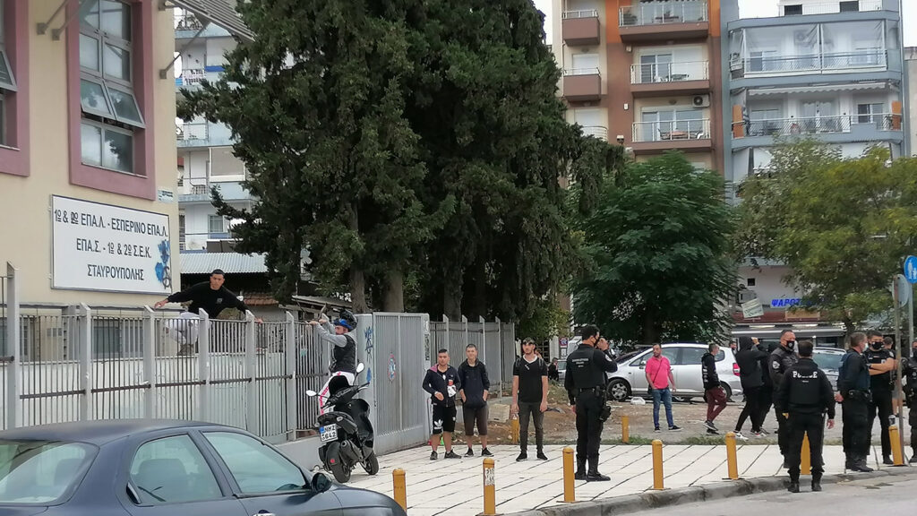 ΕΠΑΛ Σταυρούπολης: Φασίστες εισέρχονται στο προαύλιο ανενόχλητοι από την Αστυνομία