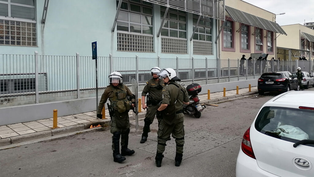 ΕΠΑΛ Σταυρούπολης: Φασίστες εισέρχονται στο προαύλιο ανενόχλητοι από την Αστυνομία