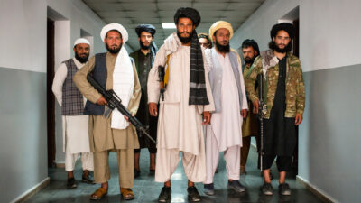 Οι Ταλιμπάν στο κτίριο Διοίκησης των Βρετανικών Δυνάμεων στο Αφγανιστάν - Αύγουστος 2021