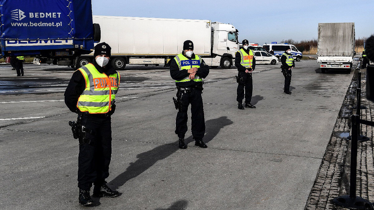Γερμανοί αστυνομικοί στα σύνορα με την Πολωνία